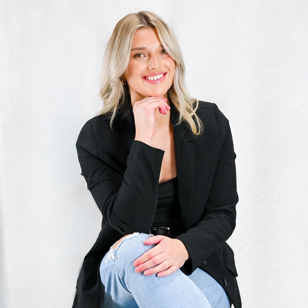 Elly | Corporate Millennial